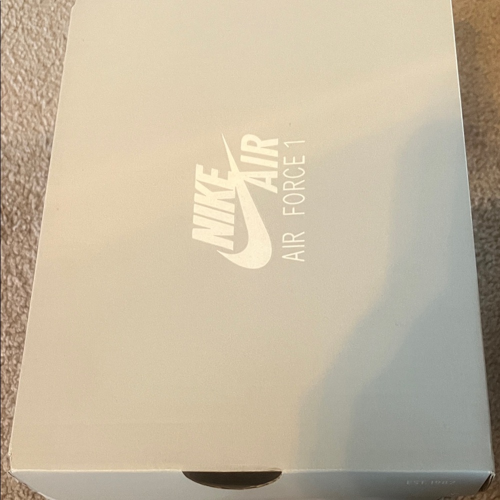 Nike Air Force 1 Box in Light Gray